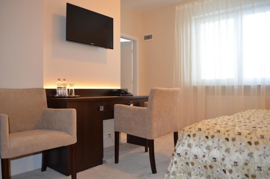 Hotel Alexandra Pobiedziska Zimmer foto